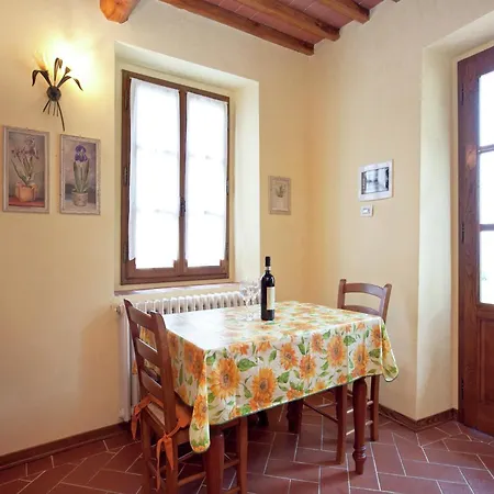 Tatil Evi Detached For 6-pers With Outdoor Swimming Pool